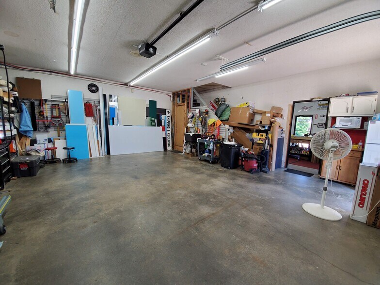 More Photos Of 414 Rt-125, Brentwood Freestanding For Lease