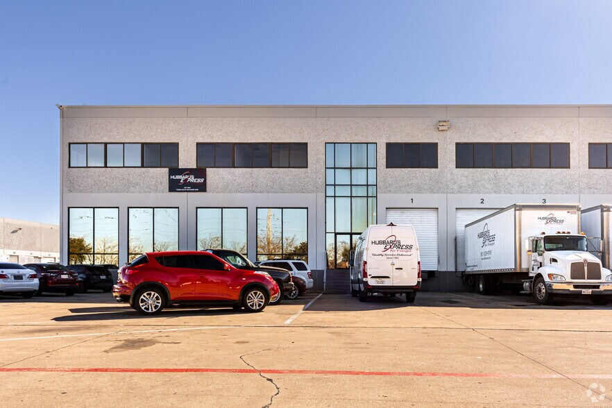 More Photos Of 1061 Texan Trl, Grapevine Distribution For Lease