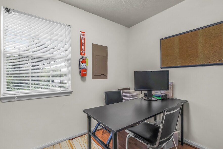 More Photos Of 10375 Ford Ave, Richmond Hill Office For Sale