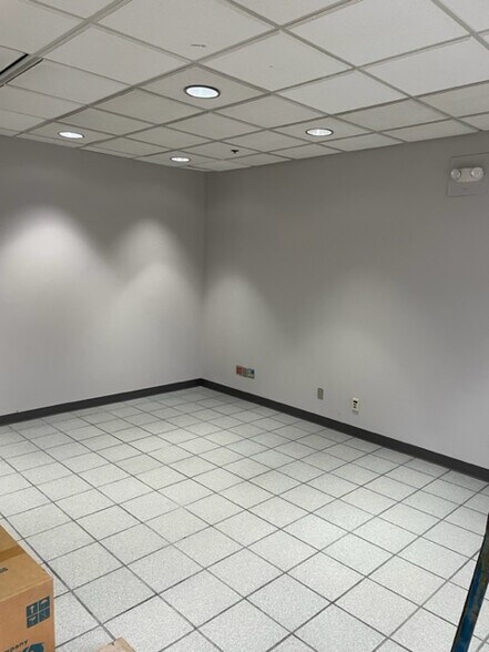 More Photos Of 5700 Highlands Pky SE, Smyrna Research And Development For Lease