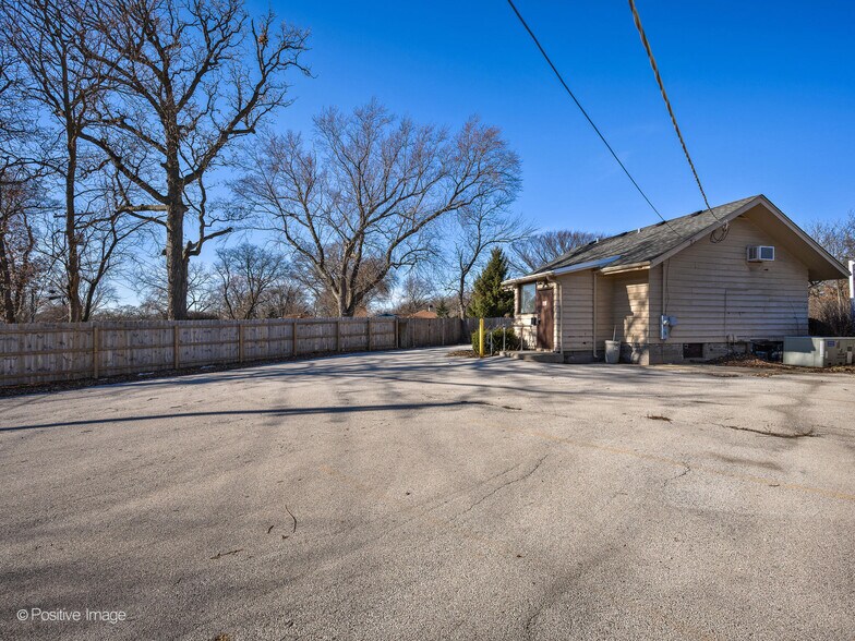More Photos Of 1815 Dundee Rd, Northbrook Storefront Retail Office For Sale