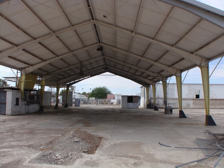 More Photos Of 213 S Alma School Rd, Mesa Warehouse For Lease