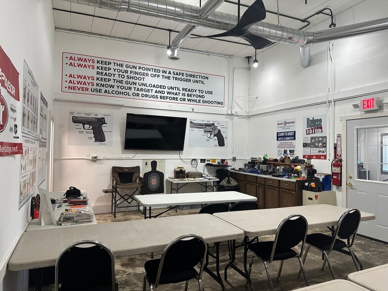 More Photos Of 436 S Schuyler Ave, Bradley Storefront For Sale