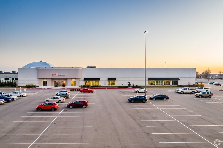 More Photos Of 14002 E 21st St, Tulsa Unknown For Lease