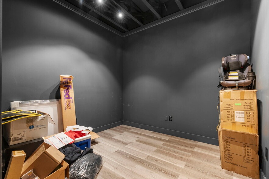 More Photos Of 7620 NW 25th St, Miami Distribution For Sale