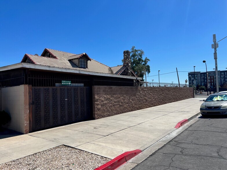 More Photos Of 900 E Ogden Ave, Las Vegas Office For Sale