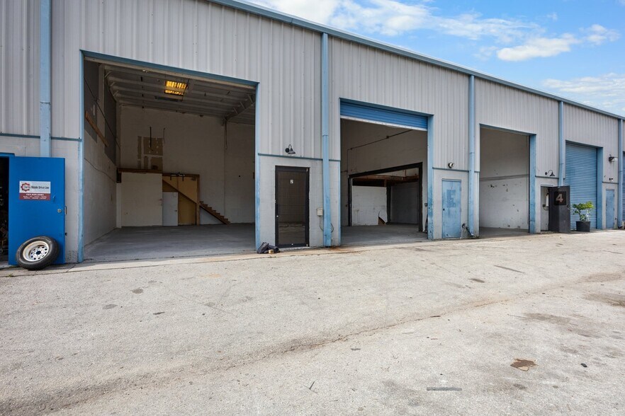 More Photos Of 716 Wesley Ave, Tarpon Springs Warehouse For Lease