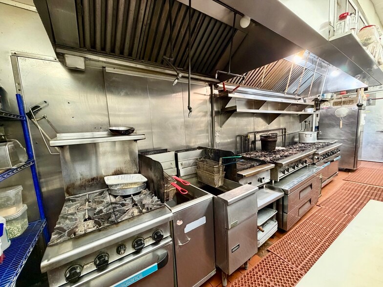 More Photos Of 136-154 Rifle Camp Rd, Woodland Park General Retail For Sale