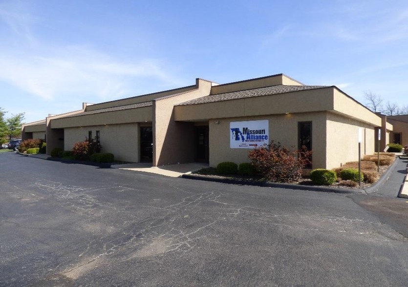 Primary Photo Of 8-20 Worthington Access Dr, Maryland Heights Flex For Lease