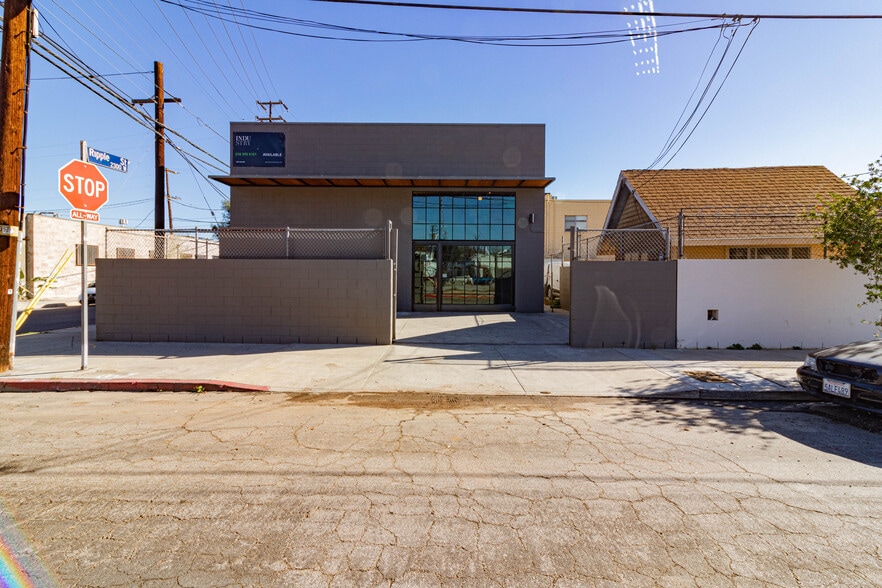 More Photos Of 2352 Ripple St, Los Angeles Loft Creative Space For Sale