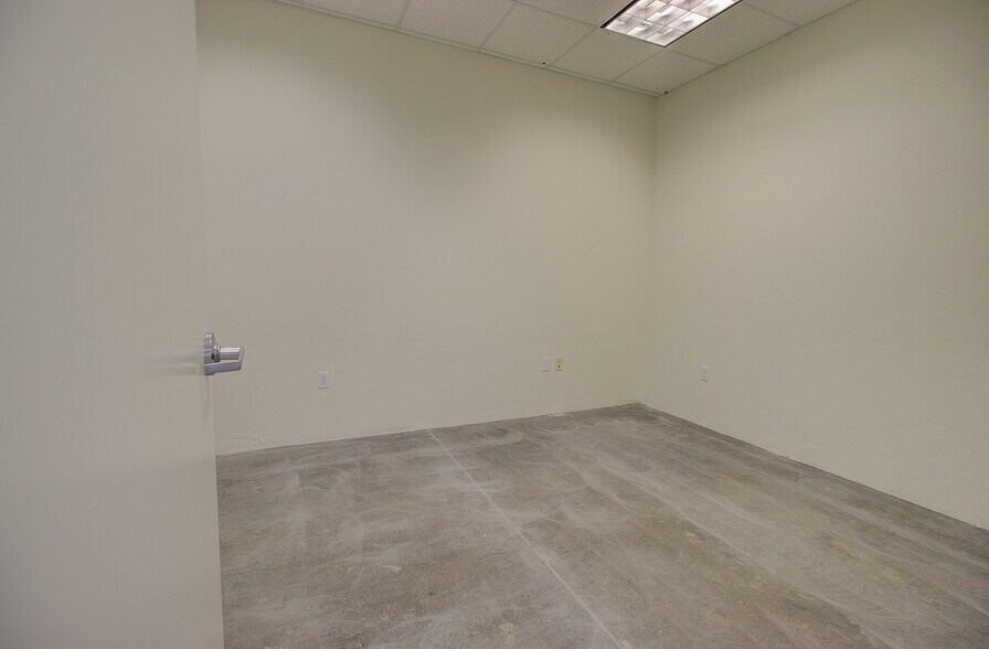 More Photos Of 1830 S Alma School Rd, Mesa Office For Lease