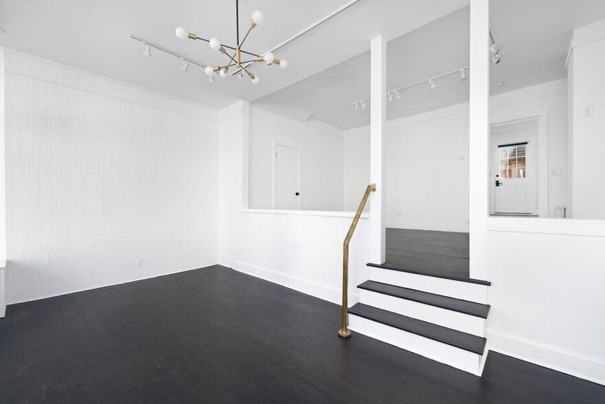 More Photos Of 138 Spring St, Newport Storefront Retail Office For Sale