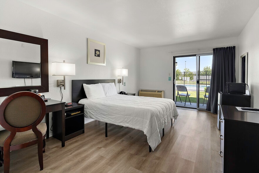 More Photos Of 700 Norris Harbor Dr, Crisfield Hotel For Sale