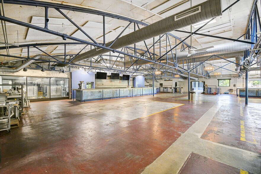 More Photos Of 933 Louise Ave, Charlotte Storefront For Lease