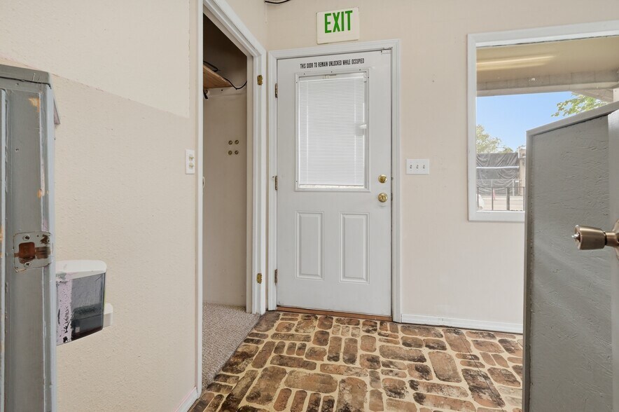 More Photos Of 819 12th Ave S, Nampa Storefront For Sale