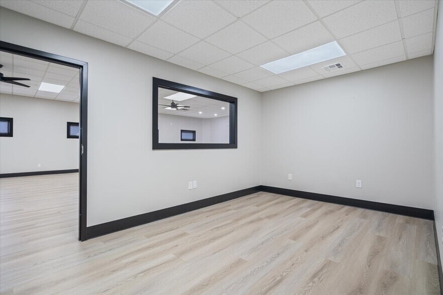More Photos Of 1415 Shelby St, Indianapolis Office For Sale