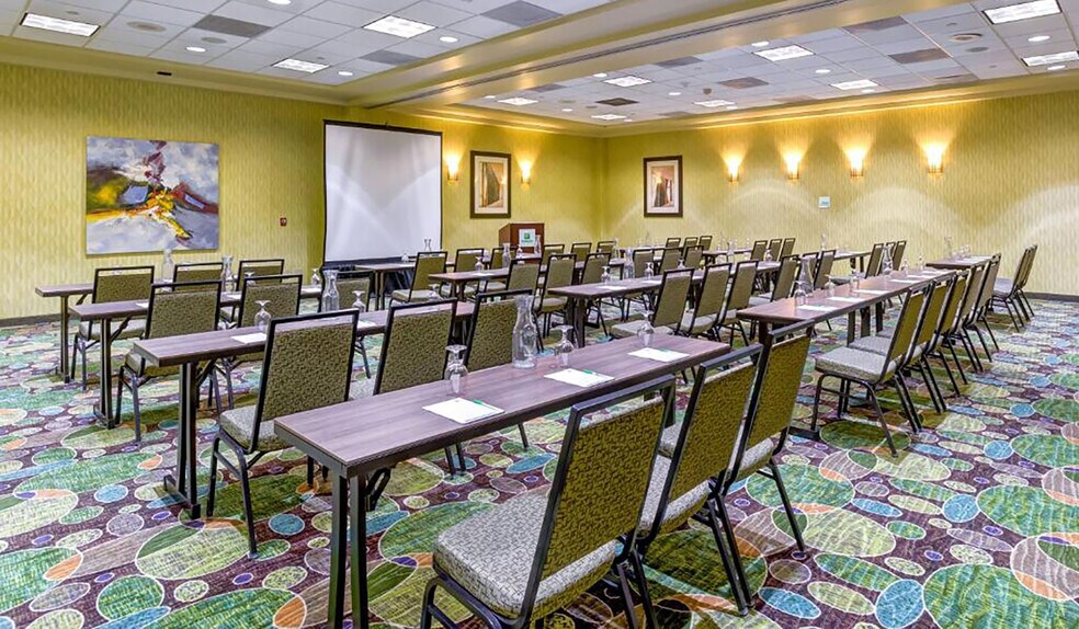 More Photos Of 251 Pennsylvania Pky, Indianapolis Hotel For Sale