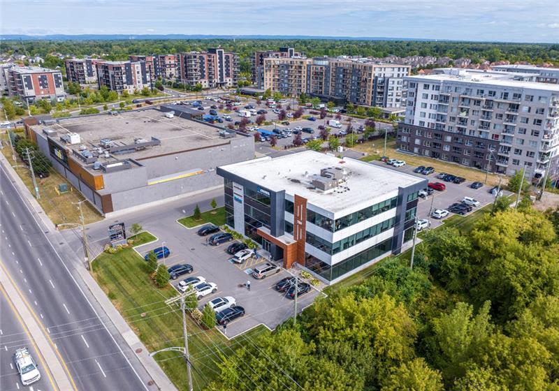 More Photos Of 794 Boul Du Cure-Labelle, Blainville Storefront Retail Office For Sale