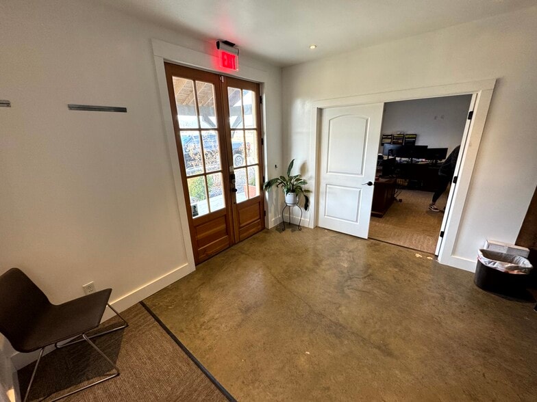 More Photos Of 222 Quality Dr, Byhalia Warehouse For Lease