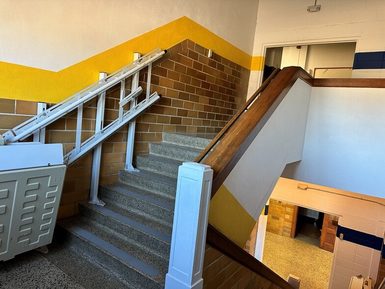 More Photos Of 210 W 7th Ave, Ashland Schools For Sale