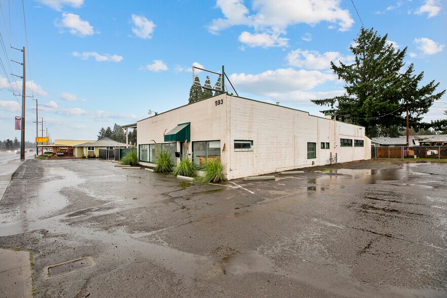 593 SE 1st Ave, Canby, OR 97013 Retail For Lease