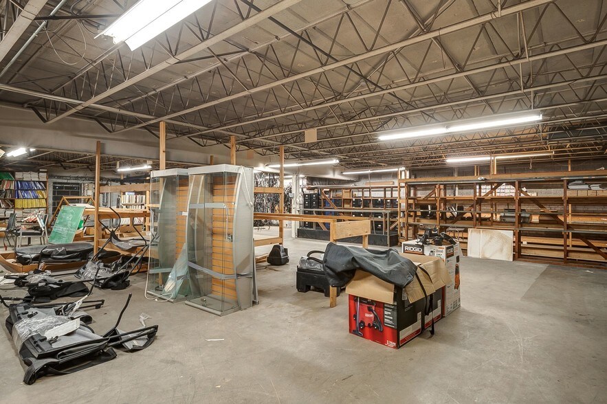 More Photos Of 647 W Genesee St, Syracuse Auto Dealership For Sale