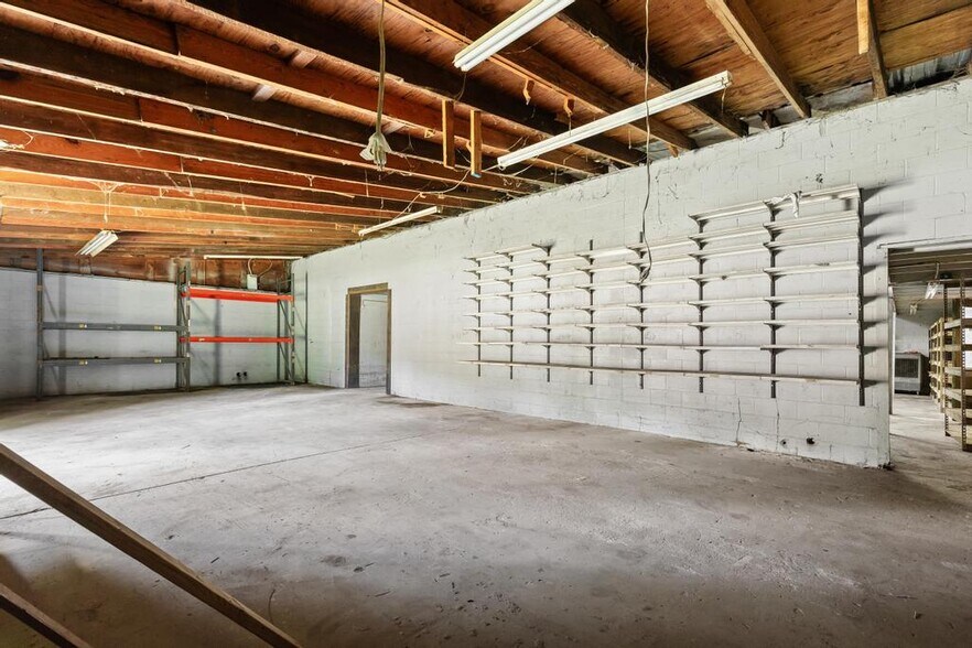 More Photos Of 15928 County Road 108, Hilliard Service For Sale