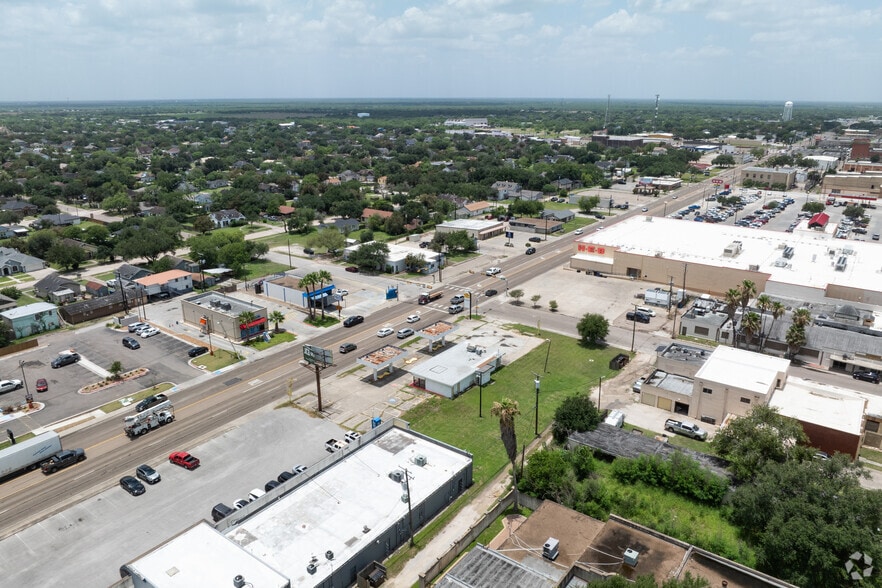 More Photos Of 606 E King Ave, Kingsville Storefront Retail Office For Sale