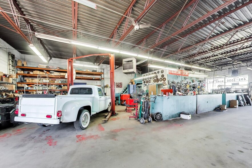 More Photos Of 325 W Roosevelt Rd, Villa Park Auto Repair For Sale