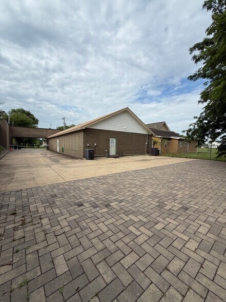 More Photos Of 327 State St E, Murfreesboro Flex For Sale