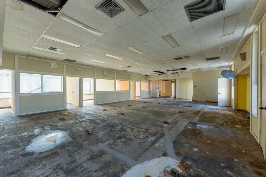 More Photos Of 917 Kokea St, Honolulu Office For Lease