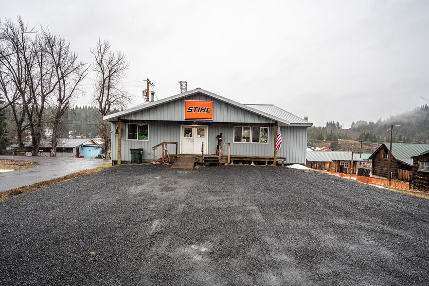 Primary Photo Of 10 Main S st, Pierce General Retail For Sale