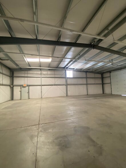 More Photos Of 8300 E Valencia Rd, Tucson Warehouse For Lease