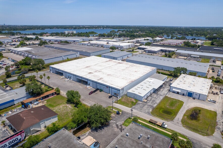 More Photos Of 2700-2716 Hazelhurst Ave, Orlando Warehouse For Lease