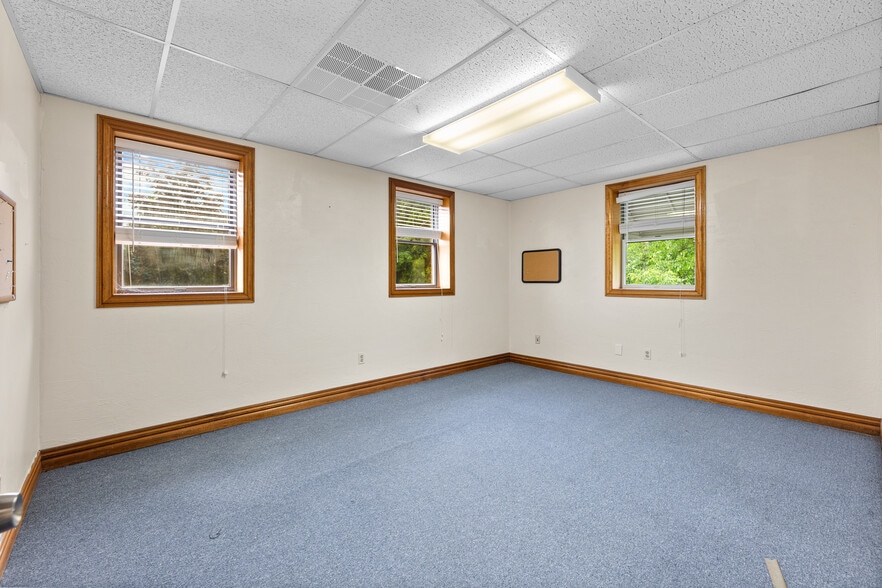 More Photos Of 84 Park Ave, Flemington Office For Lease
