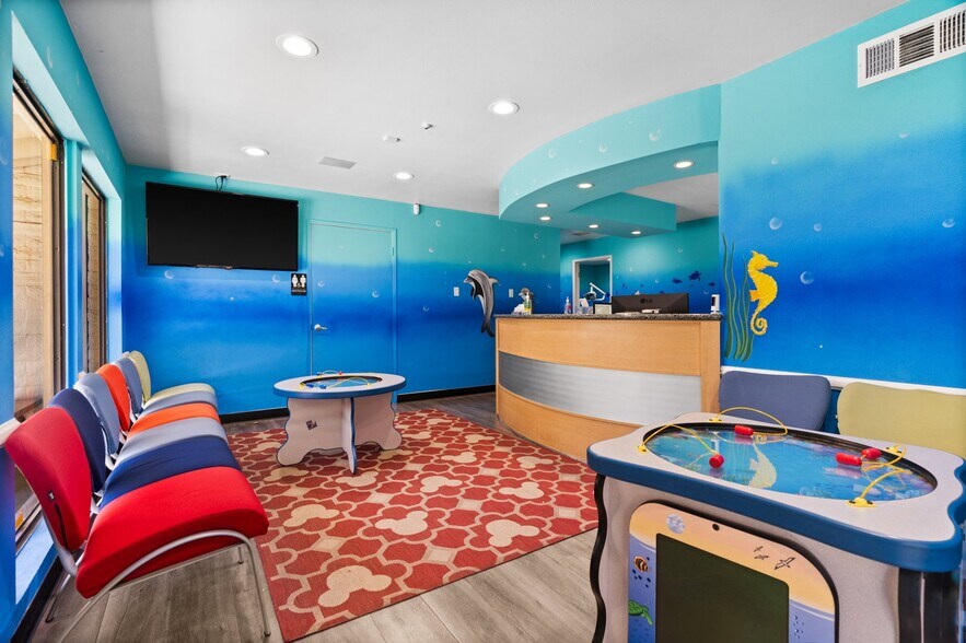 More Photos Of 386-398 Lombard St, Thousand Oaks Medical For Lease