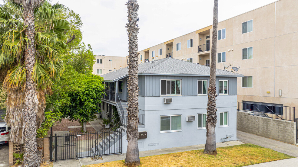 Primary Photo Of 13647 Leadwell St, Van Nuys Apartments For Sale