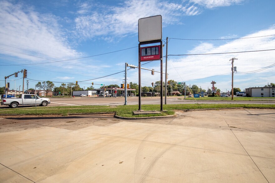 More Photos Of 10050 St. Clair Ave, Fairview Heights Freestanding For Sale