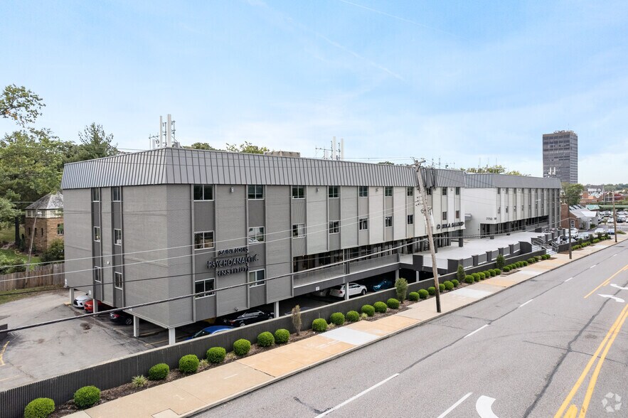 More Photos Of 7700-7750 Clayton Rd, Richmond Heights Office For Sale