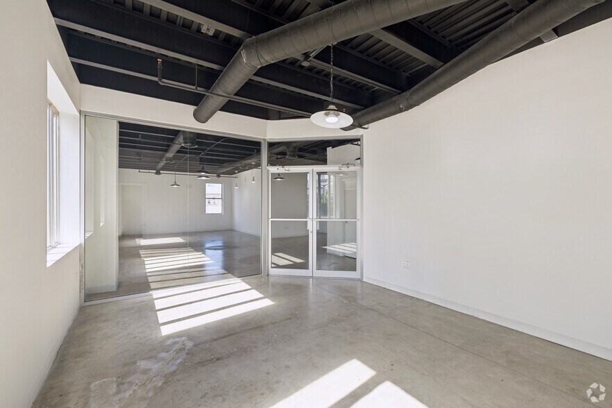 More Photos Of 420 Lincoln Rd, Miami Beach Loft Creative Space For Lease