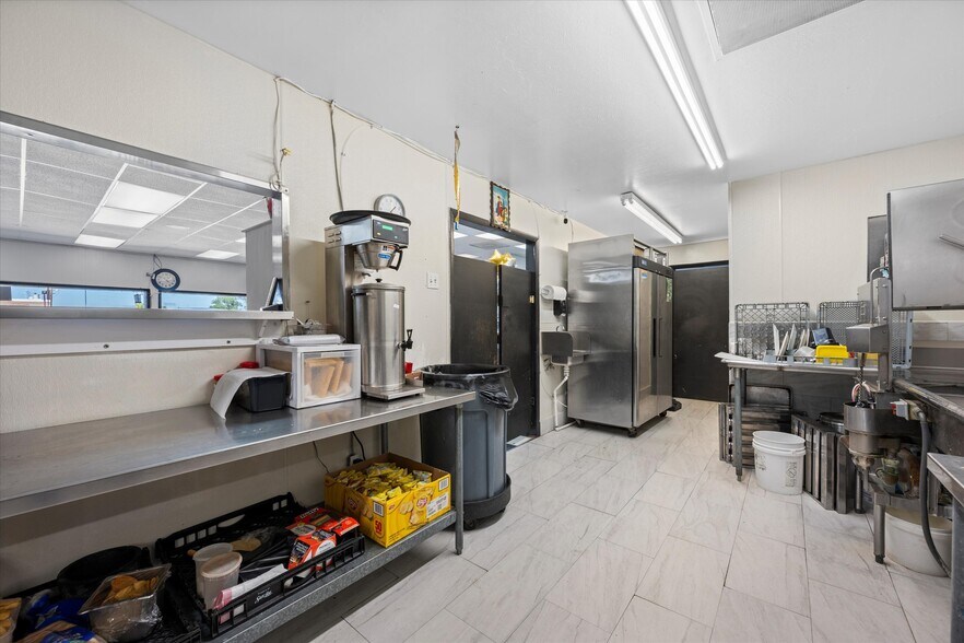 More Photos Of 614 W Central Ave, Wiggins General Retail For Sale