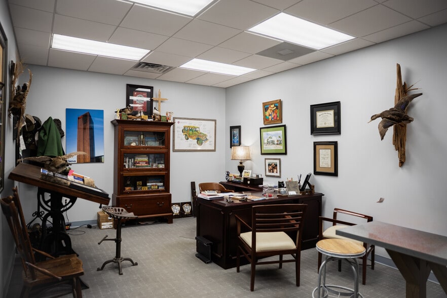 More Photos Of 9325 Forsyth Park Dr, Charlotte Warehouse For Sale