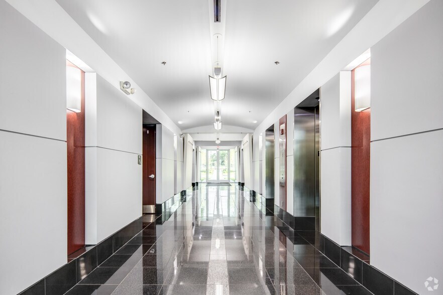 More Photos Of 2145 Metrocenter Blvd, Orlando Office For Lease