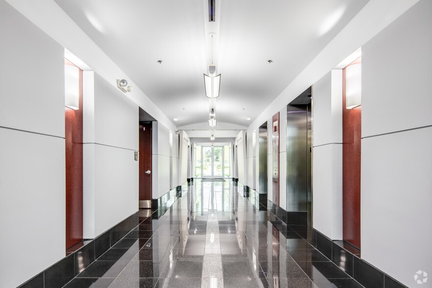 More Photos Of 2145 Metrocenter Blvd, Orlando Unknown For Lease