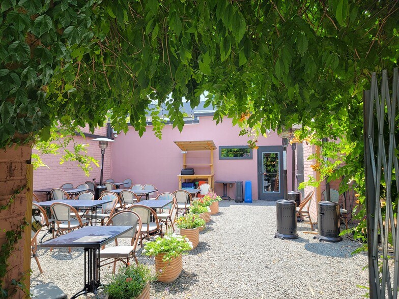 More Photos Of 582 Broadway, Kingston Restaurant For Sale