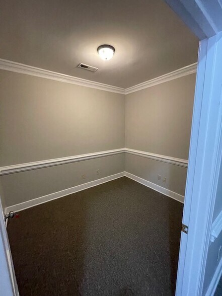 More Photos Of 6512 Six Forks Rd, Raleigh Office Residential For Lease