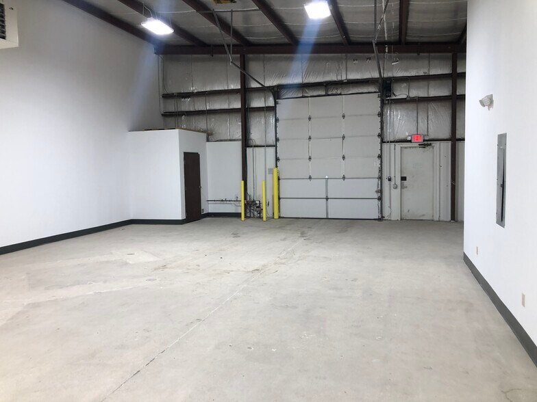 More Photos Of 6145 Scherers Pl, Dublin Light Distribution For Lease