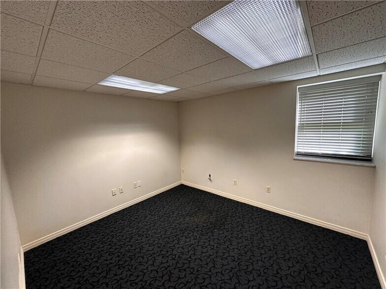More Photos Of 300 McKnight Park Dr, Pittsburgh Office For Sale