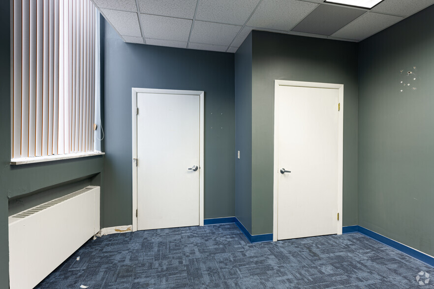 More Photos Of 1495 Lake Ave, Rochester Storefront Retail Office For Sale