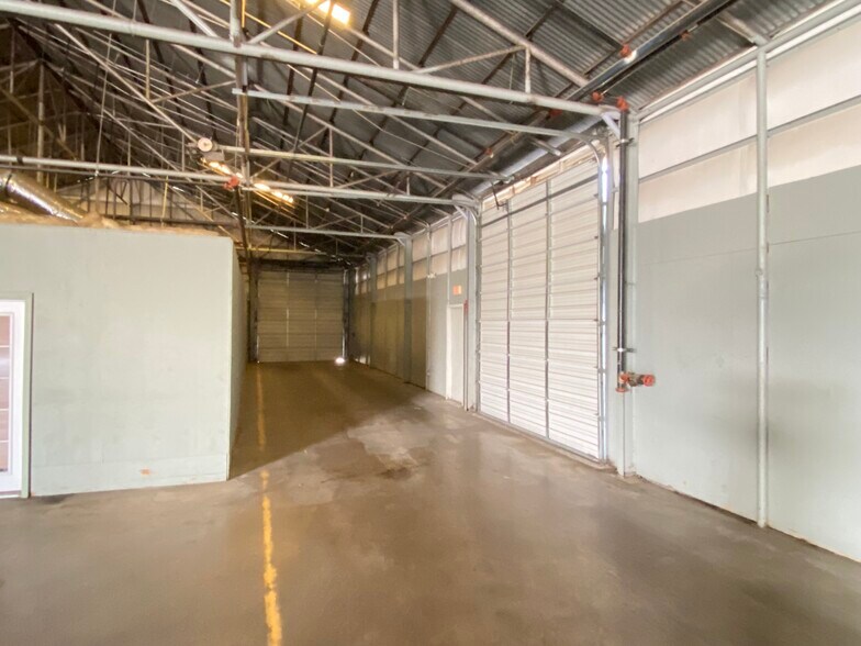 More Photos Of 2430 W Main St, Grand Prairie Warehouse For Lease